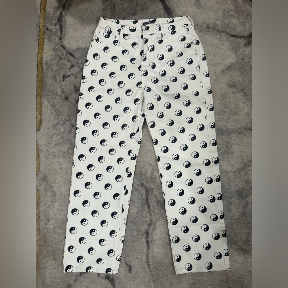 Women’s yin & yang jeans NWOT size 9